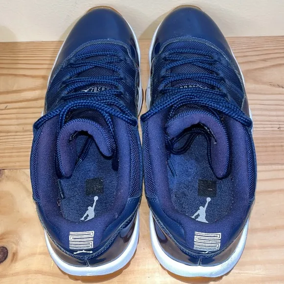 Air Jordan 11 Retro Low Navy Gum Size 10.5