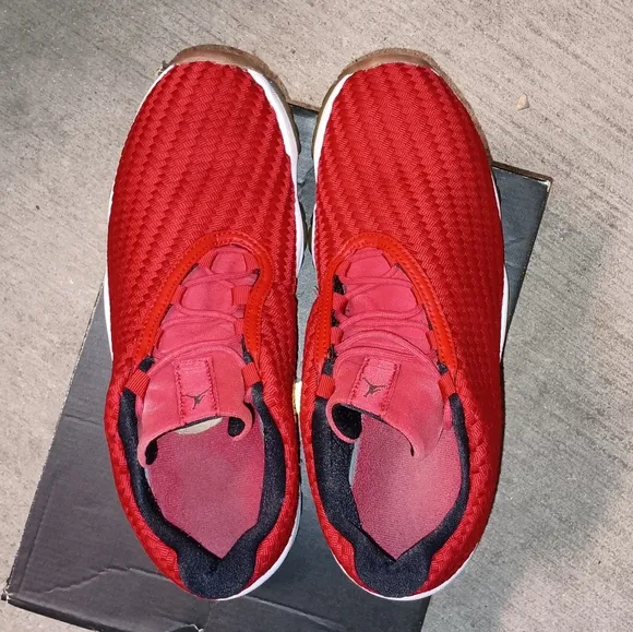 Air Jordan Future Low 2015 Bred 'Gym Red White' 9M (10½Wo)
