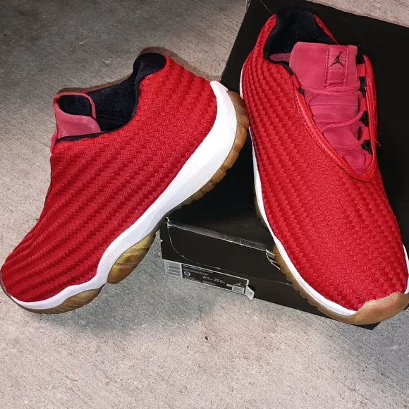 Air Jordan Future Low 2015 Bred 'Gym Red White' 9M (10½Wo)