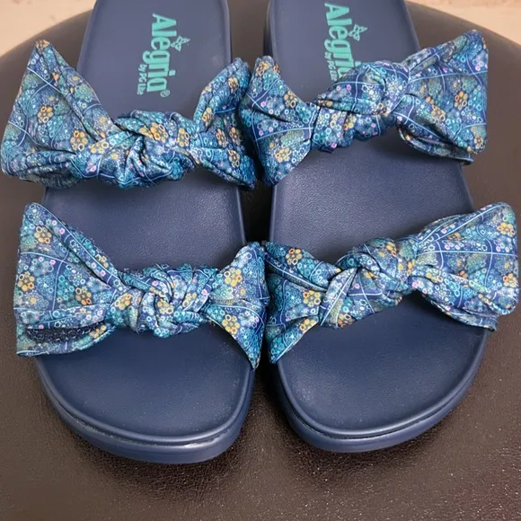Alegria Dream Fit Sage Roses Blue Quilt Satin Platform Slide Sandals 39 9