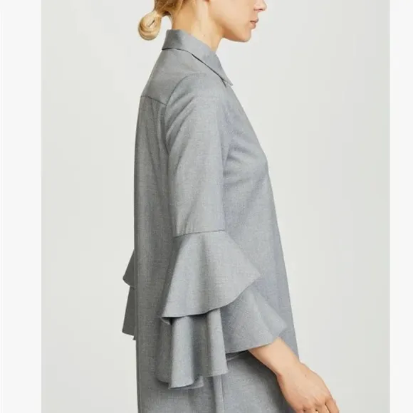 Alice   Olivia grey flutter trumpet sleeve dress