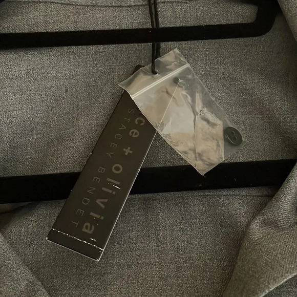 Alice   Olivia grey flutter trumpet sleeve dress