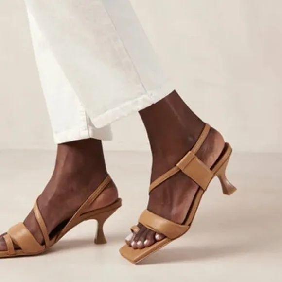 Alohas Asymmetric Strap Sandals Camel Leather Square Toe Kitten Heel Sz 39  8.5