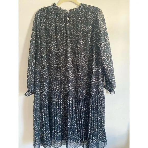 Anthropologie - Seen worn kept Pleated Leopard Dress