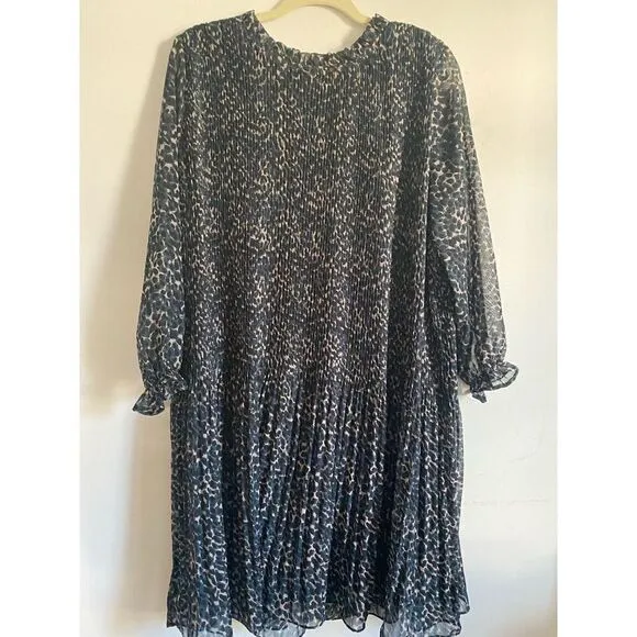 Anthropologie - Seen worn kept Pleated Leopard Dress