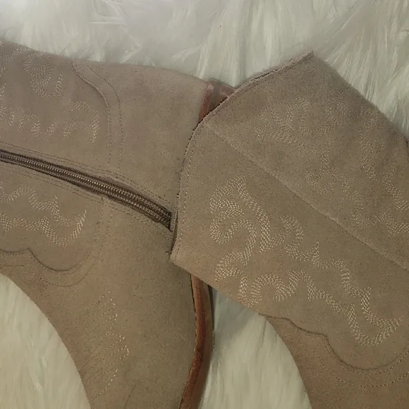 Anthropologie Silent D Women's Suede Zofie Western Boots Taupe