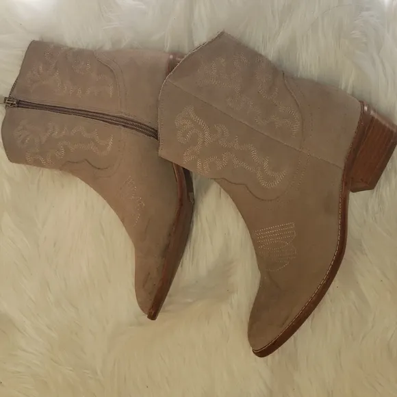 Anthropologie Silent D Women's Suede Zofie Western Boots Taupe