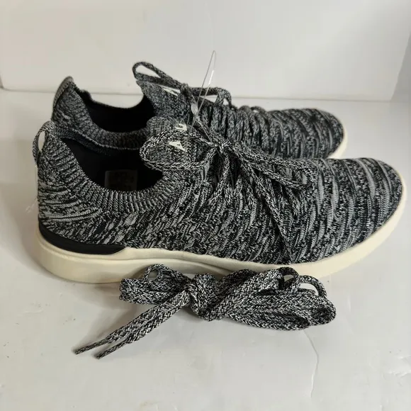 APL Techloom Wave black pristine melange hybrid running shoes/w extra lace