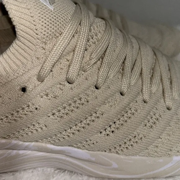 APL Women’s Size 8 TechLoom Wave Parchment / White / Marble