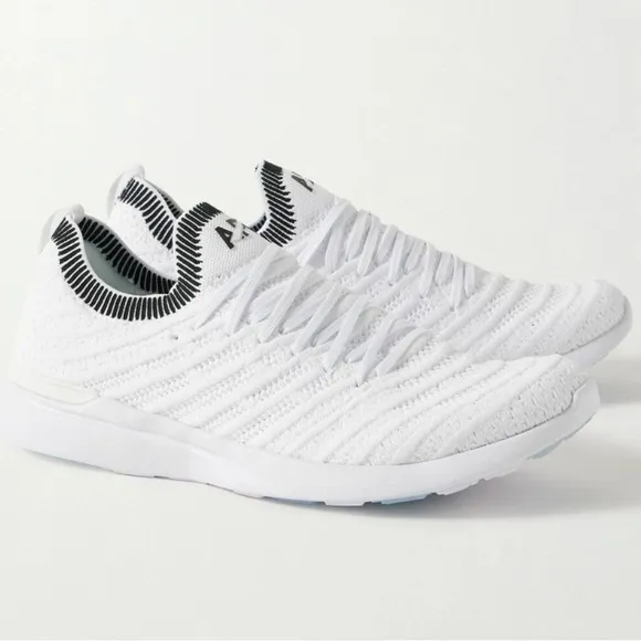 APLWomen's TechLoom WaveWhite / Black / Ribbed$245 size 7 gently used