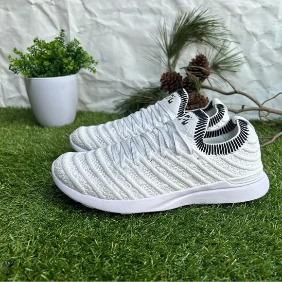 APLWomen's TechLoom WaveWhite / Black / Ribbed$245 size 7 gently used