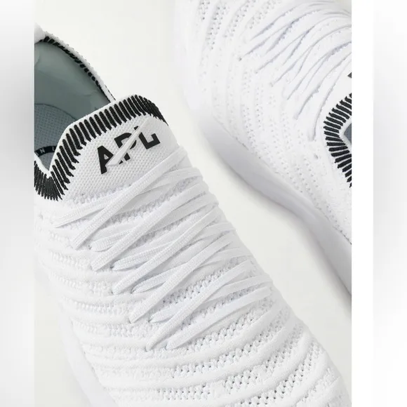 APLWomen's TechLoom WaveWhite / Black / Ribbed$245 size 7 gently used
