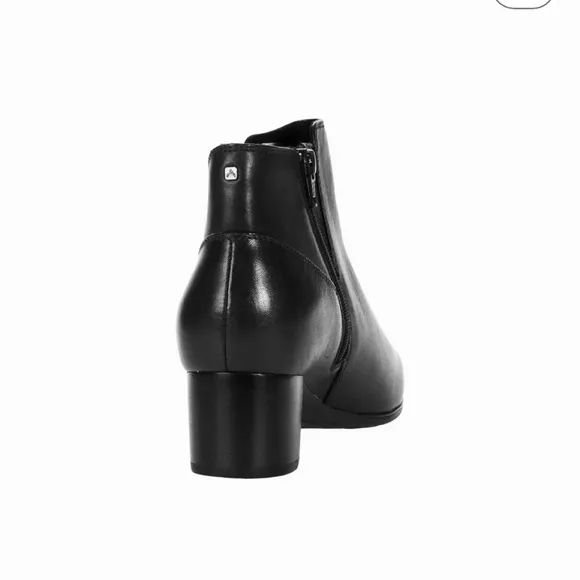 Aravon Rockport Career Dress Chelsea Boots in Black Leather Size 12, New in Box