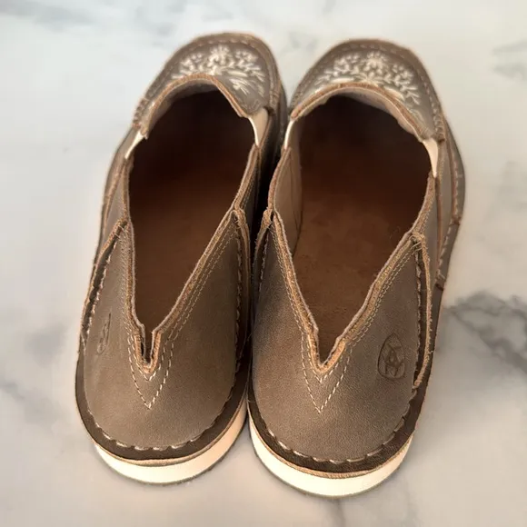 Ariat Embroidered Cruiser Boat Shoe - NWOB