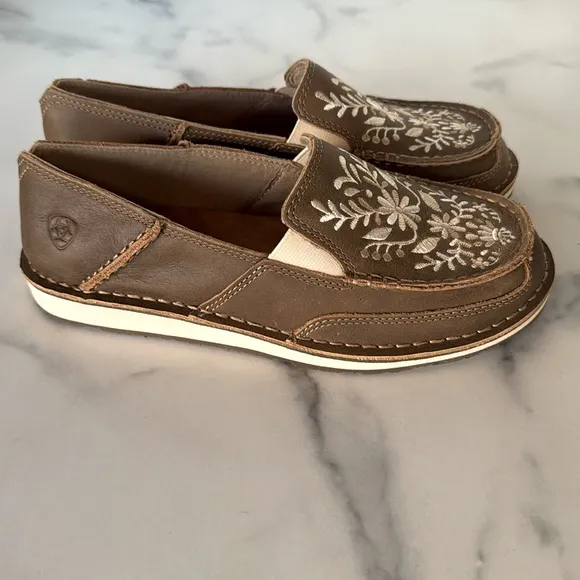 Ariat Embroidered Cruiser Boat Shoe - NWOB