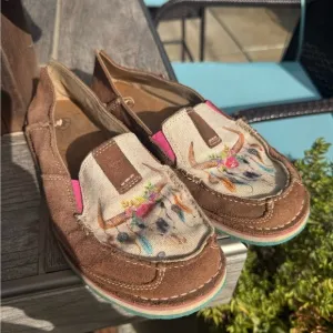 ARIAT WOMEN'S CRUISER FLORAL STEERHEAD SADDLE TAN SUEDE SHOES