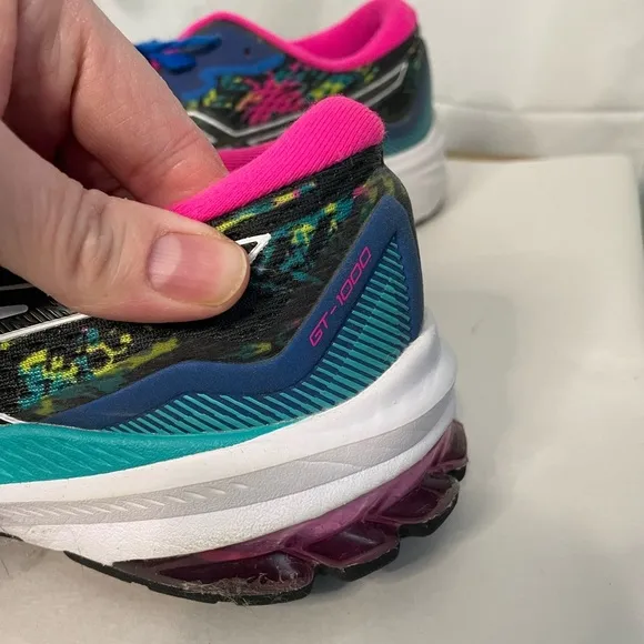 ASICS Women's Multicolor Running Shoes GT1000 - size 8.5
