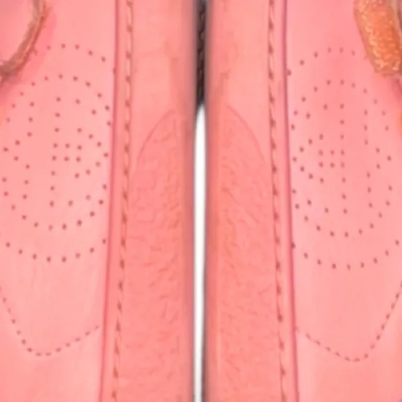 Authentic Gucci luxury designer GG baby girl pink leather sneakers SZ 10