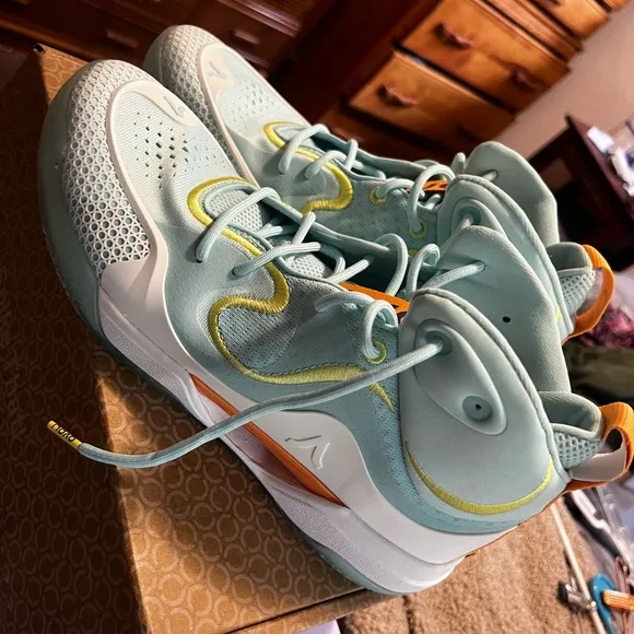 Avoli Vol. 2 Spa Retreat volleyball shoes