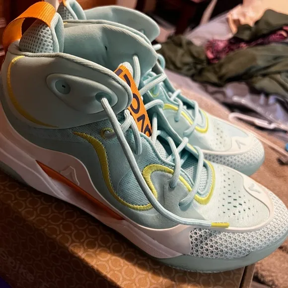 Avoli Vol. 2 Spa Retreat volleyball shoes