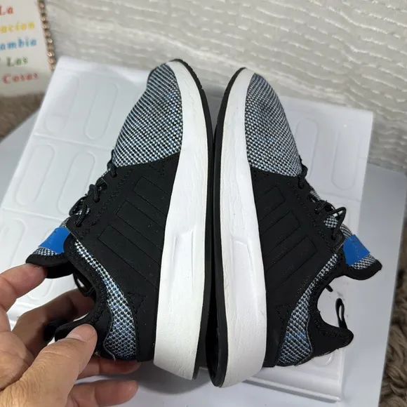 (B2) Adidas running shoes for little kids Size 11K, LHG 029003
