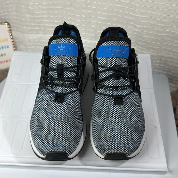 (B2) Adidas running shoes for little kids Size 11K, LHG 029003