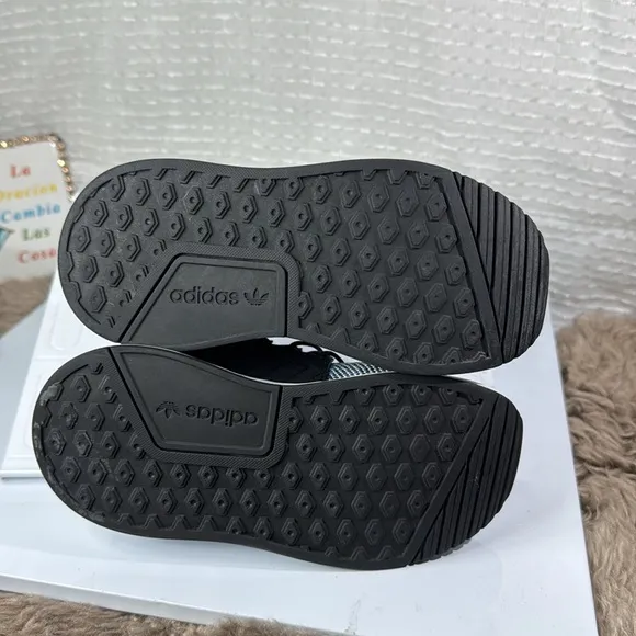 (B2) Adidas running shoes for little kids Size 11K, LHG 029003