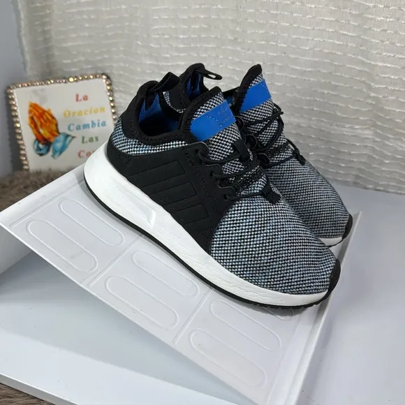 (B2) Adidas running shoes for little kids Size 11K, LHG 029003