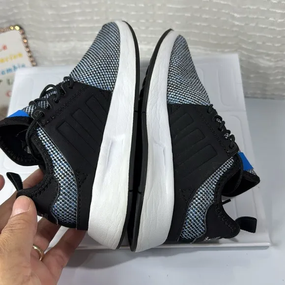 (B2) Adidas running shoes for little kids Size 11K, LHG 029003