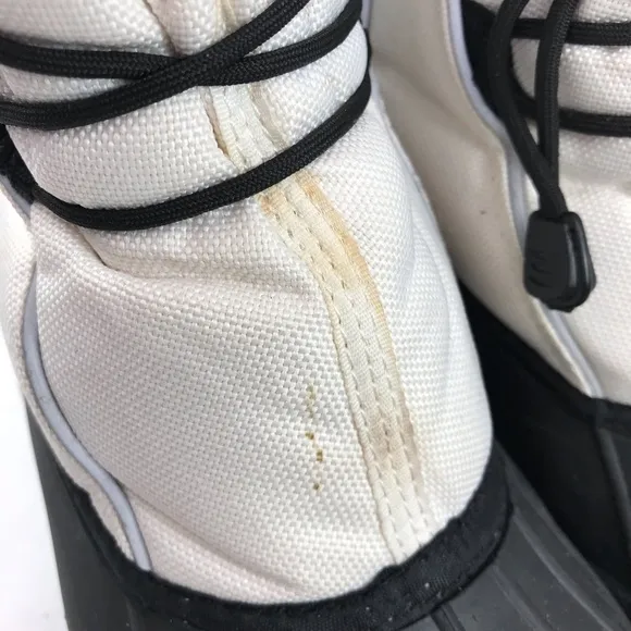 Baffin Women's 7 Icefield Winter Boots Cold White Black