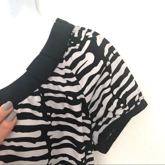 BCBG FLOWY BLK/WHT CAP SLEEVE DRESS