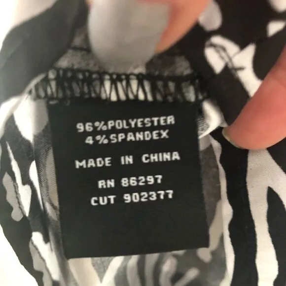 BCBG FLOWY BLK/WHT CAP SLEEVE DRESS