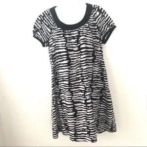 BCBG FLOWY BLK/WHT CAP SLEEVE DRESS