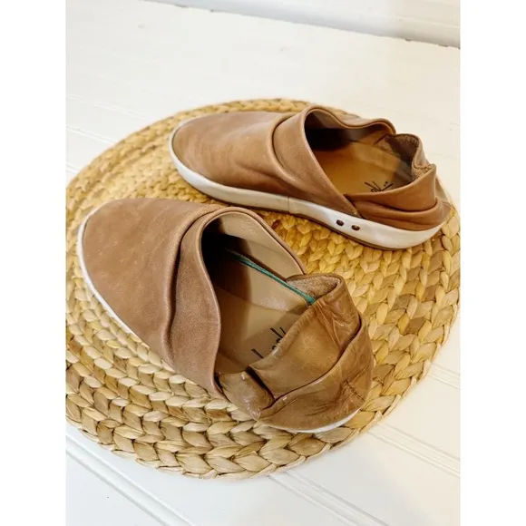 Beek Jay Slip On Leather Sneaker Brown