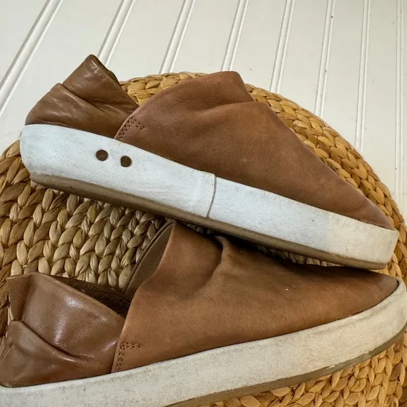 Beek Jay Slip On Leather Sneaker Brown