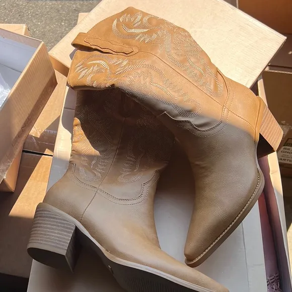 Billini Danilo Western Boots in Camel Brown