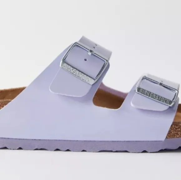 Birkenstock Women's Arizona Birko-Flor Patent Sandal Shiny Purple Fog  New