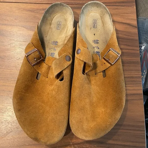 BIRKENSTOCKS Men's Boston soft footbed Brown Suede Slip-On Sandals
