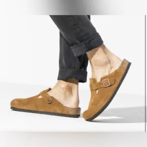 BIRKENSTOCKS Men's Boston soft footbed Brown Suede Slip-On Sandals
