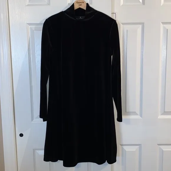 Black Velvet Mottershead DressPOMANDER PLACE