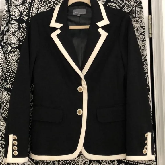 BLAZER W/WHITE PIPING &amp; NAUTICAL GOLDTONE BUTTONS