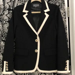 BLAZER W/WHITE PIPING &amp; NAUTICAL GOLDTONE BUTTONS