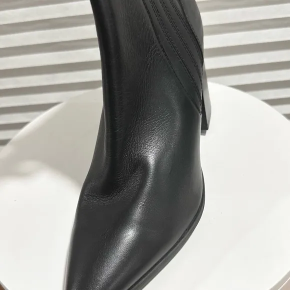 🌸BLONDO🌸 Irin Black Waterproof Boots Size: 10M