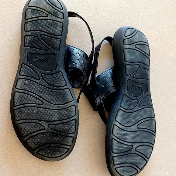 BOC Black Sandals Toe Post Laser Cut Out Womens Size 8M Good Pre-Owned Condition