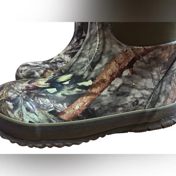 Bogs Mossy Oak Classic II Boots Sz 4 New with tags