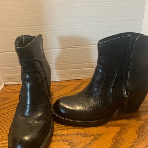 Born Anny Black Leather Side Zipper Western Ankle Boots size 8M