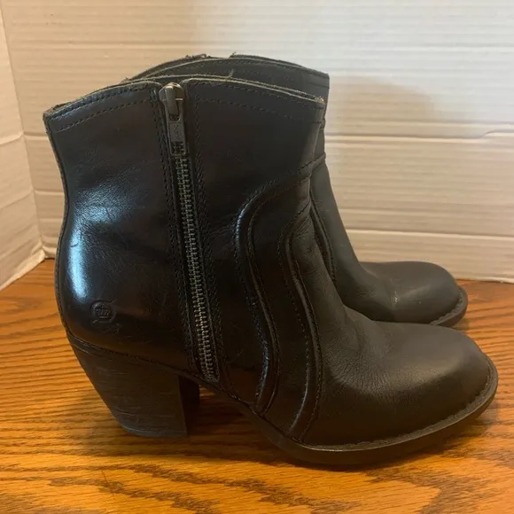 Born Anny Black Leather Side Zipper Western Ankle Boots size 8M