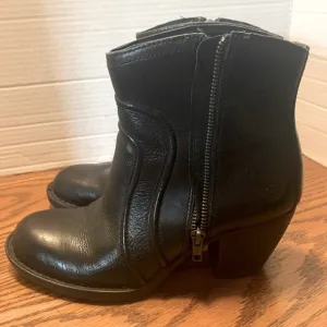 Born Anny Black Leather Side Zipper Western Ankle Boots size 8M