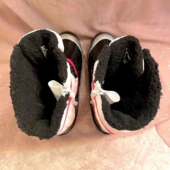 Brand New Totes Girls Cold Weather Boots Zippered Black White Pink Warm Winter