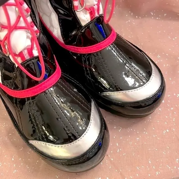 Brand New Totes Girls Cold Weather Boots Zippered Black White Pink Warm Winter